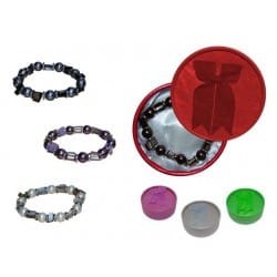 PULSERA DE PERLAS DE COLOR EN CAJAS CON LAZO