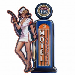 ADORNO PARED MUJER MOTEL RUTA 66 METAL 43X2.5X63 CM.