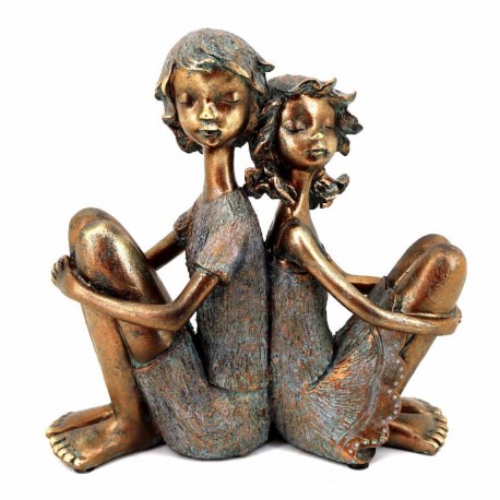 FIGURA PAREJA NIÑOS SENTADOS RESINA 20X8X20.50 CM.