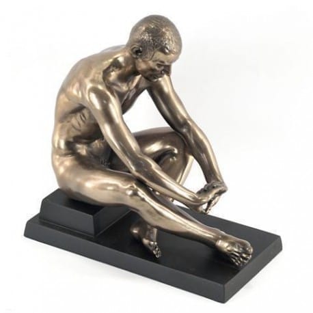 FIGURA HOMBRE SENTADO DESNUDO