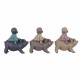 SET 3 FIGURAS BUDAS DIVERTIDOS SOBRE CERDITOS RESINA 12X6.50X13 CM.