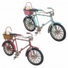 SET 2 FIGURAS BICICLETA CON CESTA DE FLORES MARGARITAS RETRO METAL 23X7X14 CM.