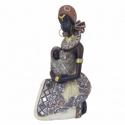 FIGURA MUJER AFRICANA ARRODILLADA CON HIJA ESTILO MATERNAL RESINA 11X7X20 CM.