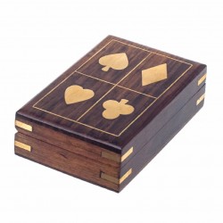 JUEGO DE MESA CARTAS POKER EN CAJA MARRÓN MADERA Y LATÓN 11X8X4 CM.