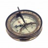 BRÚJULA CON RELOJ SOLAR LATÓN 8.5X8.5X5 CM.