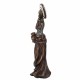 FIGURA AFRICANA PLANTADA CON JARRÓN RESINA DORADO 14X11X35 CM.